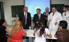 Visita del rector Esteban Morcillo a les instal·lacions de La Fe.